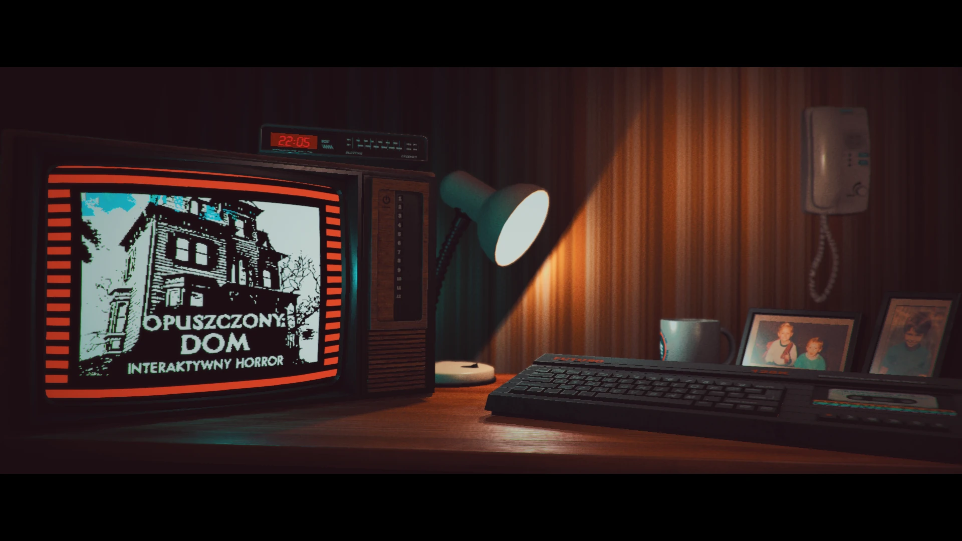 Zrzut ekranu z gry Stories Untold ze spolszczeniem.